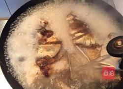 奶汤鱼头的做法图解2