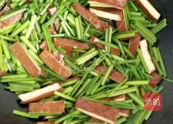 韭苔炒香干的做法图解3