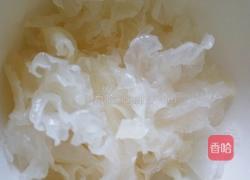 冰糖银耳雪梨糖水的做法图解2