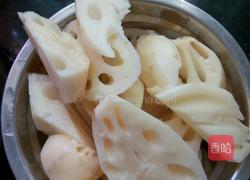 莲藕猪骨汤的做法图解2