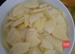 辣白菜炒土豆片的做法图解1