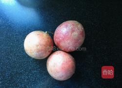 蜂蜜百香果果饮的做法图解1