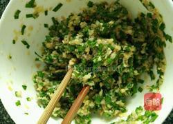 韭菜土豆猪肉煎饺的做法图解3
