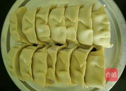 韭菜土豆猪肉煎饺的做法图解4