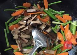 芹菜香干炒肉的做法图解22