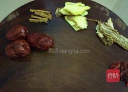 蟹味菇鸡汤的做法图解3