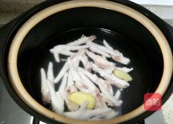 红枣桂圆花生煲鸡爪的做法图解4