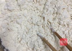 小辫子面包（手揉版）的做法图解1