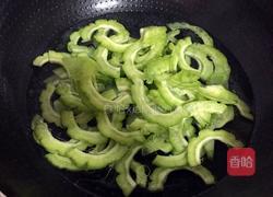 苦瓜炒鸡蛋的做法图解3