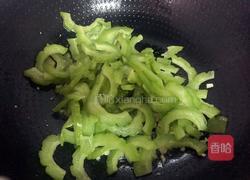 苦瓜炒鸡蛋的做法图解7