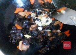 木耳胡萝卜炒肉的做法图解8