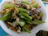 蛤蜊肉炒芹菜的做法[图]