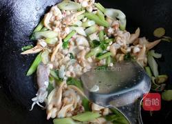 蛤蜊肉炒芹菜的做法图解4