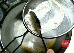 四寸戚风的做法图解3