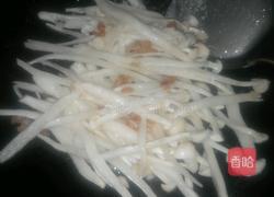 海鲜菇爆打猪八戒的做法图解2