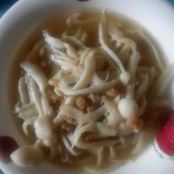 海鲜菇爆打猪八戒的做法[图]