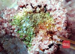 虾仁韭菜肉三鲜饺子的做法图解6