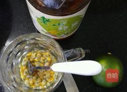 蜂蜜青柠百香果茶的做法图解3