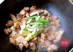 红烧肉炖土豆芹菜末的做法图解8