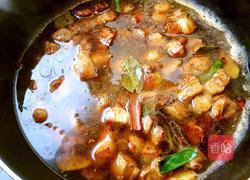 红烧肉炖土豆芹菜末的做法图解10