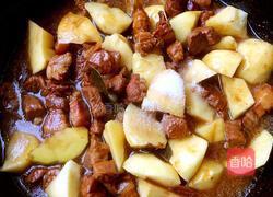 红烧肉炖土豆芹菜末的做法图解12
