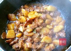 红烧肉炖土豆芹菜末的做法图解13