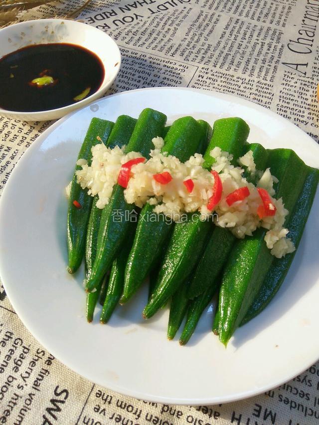 冰好的秋葵配上酱油芥辣真的吃得一个过瘾，
