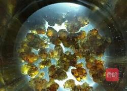 桃胶红枣阴耳羹的做法图解2