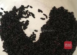 黑米红枣粥的做法图解1
