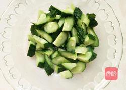 蒜泥黄瓜的做法图解1