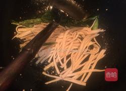 青椒炒豆皮的做法图解3