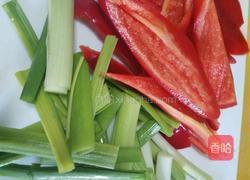 海鲜菇炒鸡丝的做法图解2