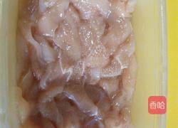 海鲜菇炒鸡丝的做法图解3