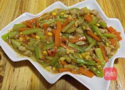 西葫芦胡萝卜玉米炒肉丁的做法图解4