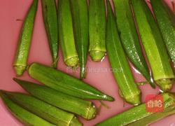 蒜香耗油秋葵的做法图解1