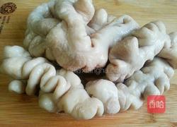 洋葱炒大肠的做法图解1