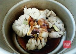 洋葱炒大肠的做法图解2