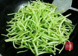 山芋藤炒面的做法图解4