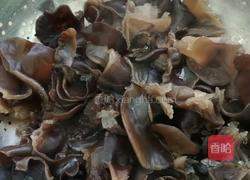 木耳炒鸡蛋的做法图解2