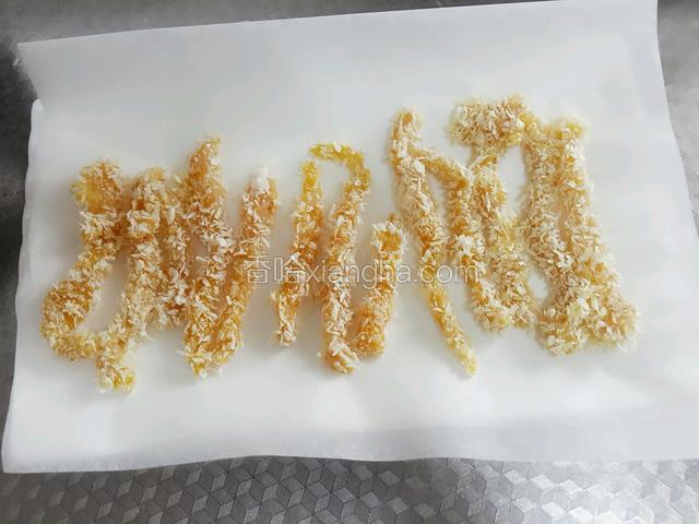 依次这样做好然后摆放在盘子里，一定要均匀哦！