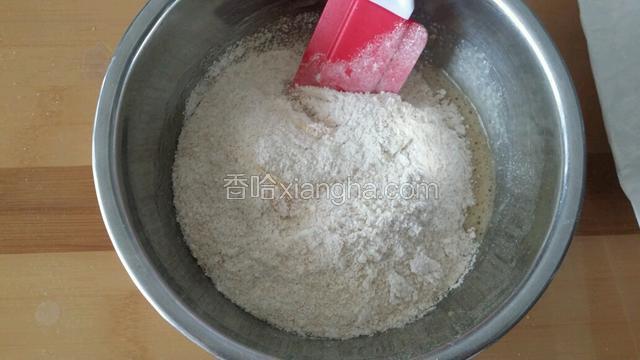 筛入液体中 稍微搅拌一下