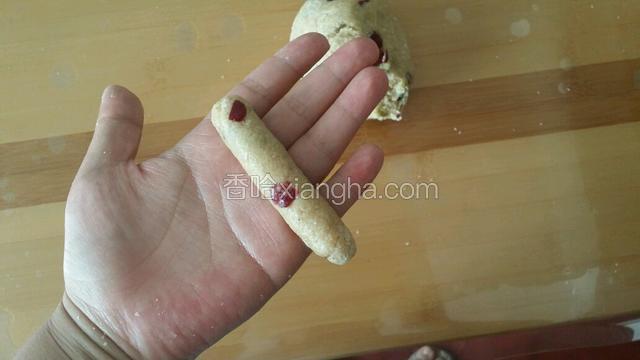取一小块 揉成长条状