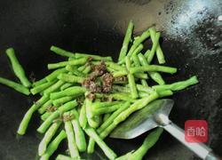 沙蟹汁炒豆角的做法图解4