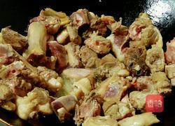 传统酸笋焖鸭的做法图解2