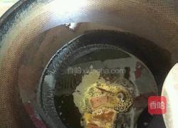 辣椒炒肉的做法图解1