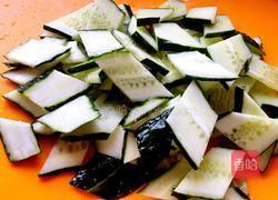 黄瓜木耳炒鸡蛋的做法图解3