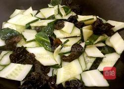 黄瓜木耳炒鸡蛋的做法图解6