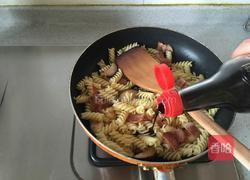 培根炒意面的做法图解6