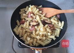 培根炒意面的做法图解5