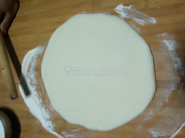 和好的面擀成饼